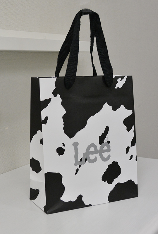COWCOW模様の紙袋