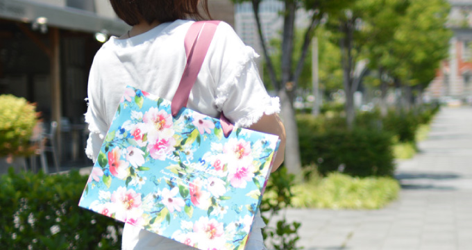 目指すのは、お気に入りのバッグみたいな紙袋! 素敵なデザインのオリジナル紙袋を作るには?を読む