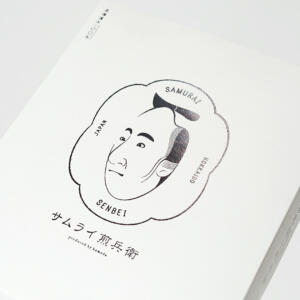 サムライの絵が印象的な、手焼き煎餅店の遊び心感じるオリジナルパッケージ