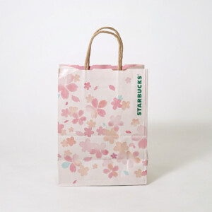 淡いピンク色の桜のグラデーションをフルカラー印刷で表現した、超有名コーヒーショップのクラフト紙素材の2020年SAKURAシリーズ限定オリジナル紙袋
