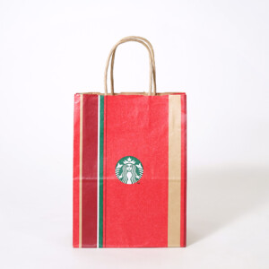 ストライプのデザインが印象的な、超有名コーヒーショップのクラフト紙素材のクリスマスホリデーシーズン限定オリジナル紙袋 