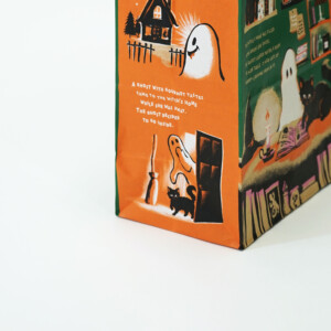 クラフト紙にフルカラーでハロウィンの楽しい絵柄を描いた、コーヒー豆・輸入食品店の可愛いオリジナル紙袋