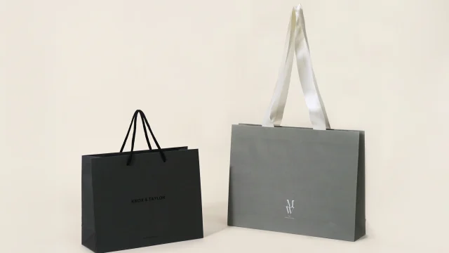 モダンなデザインがおしゃれ。「記念品」として特別な日を彩るTAKAMI BRIDAL様のオリジナル紙袋