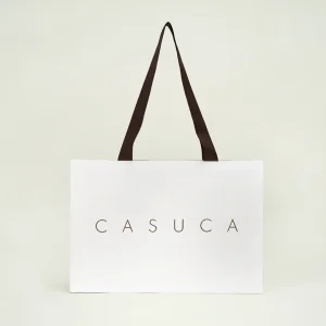 余白の美が際立つ。CASUCA HISTORIA様の上品で特徴的なオリジナル紙袋
