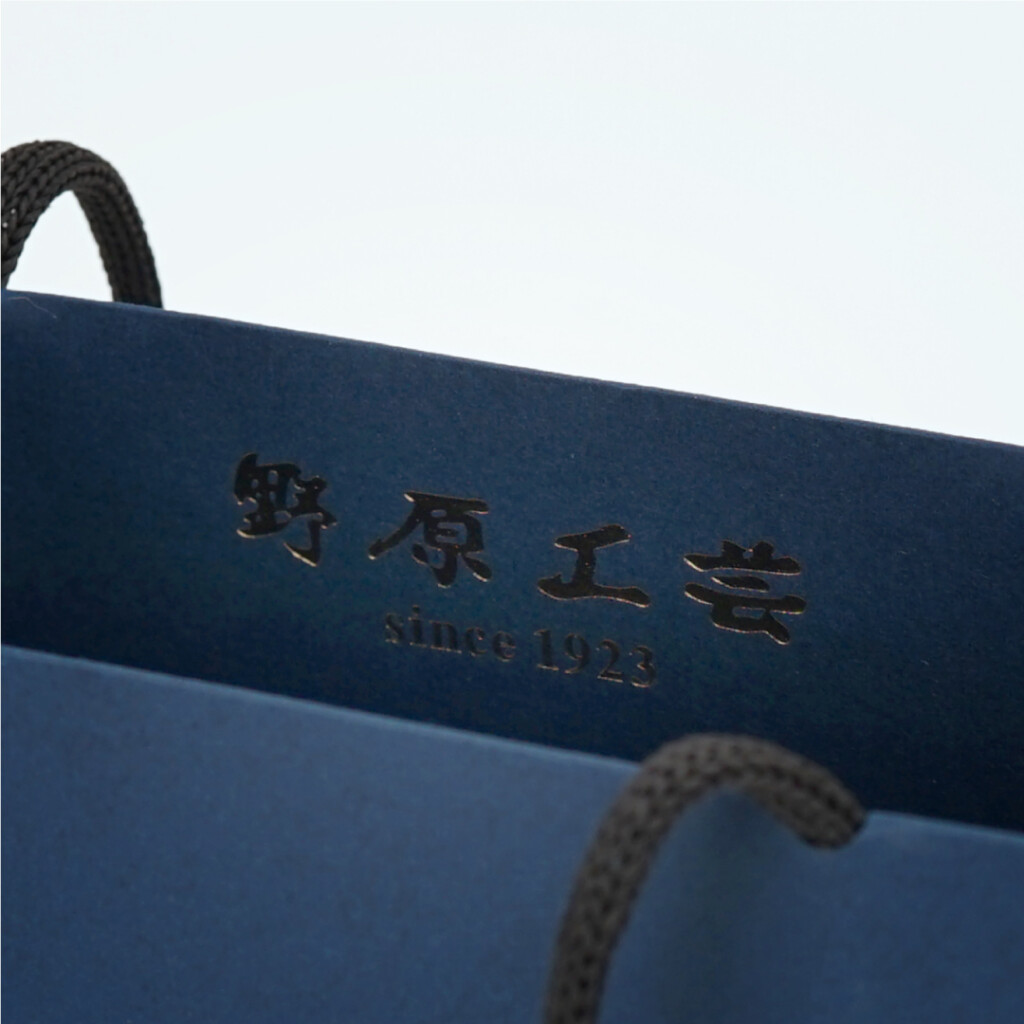 伝統的工芸品の品格を感じさせる紙袋8