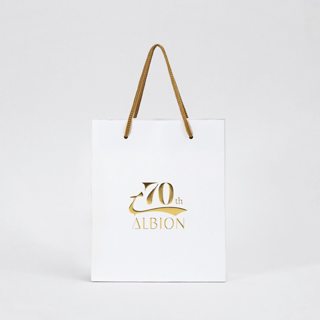 隠し要素満載!大手化粧品メーカーの70周年を彩るオリジナル紙袋